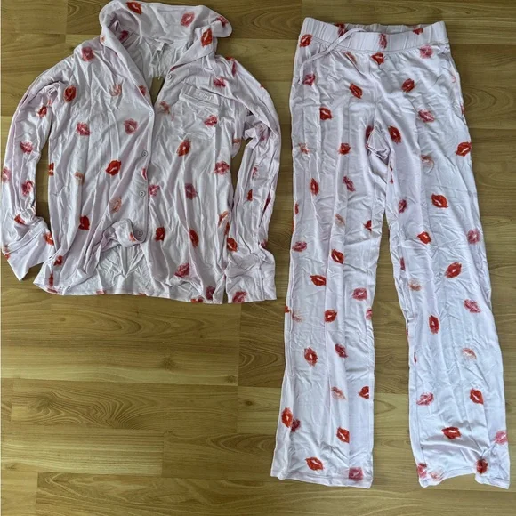 SKIMS Valentines Day 2024 Lip Print Pajama Set size XS - Picture 7 of 12